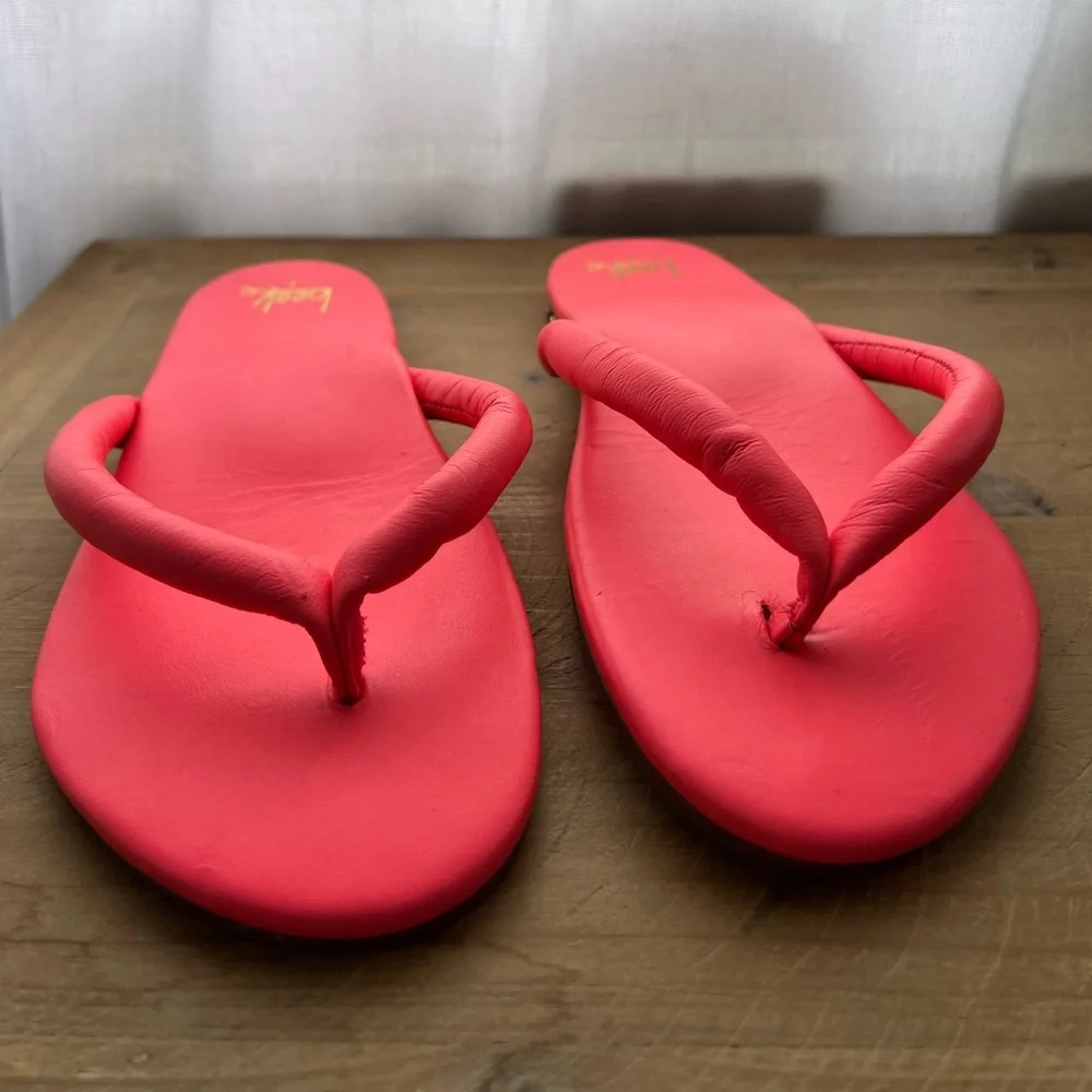 Beek Sunbird Leather Puffy Thong Flip Flop Sandals in Size 7 New - Picture 3 of 8